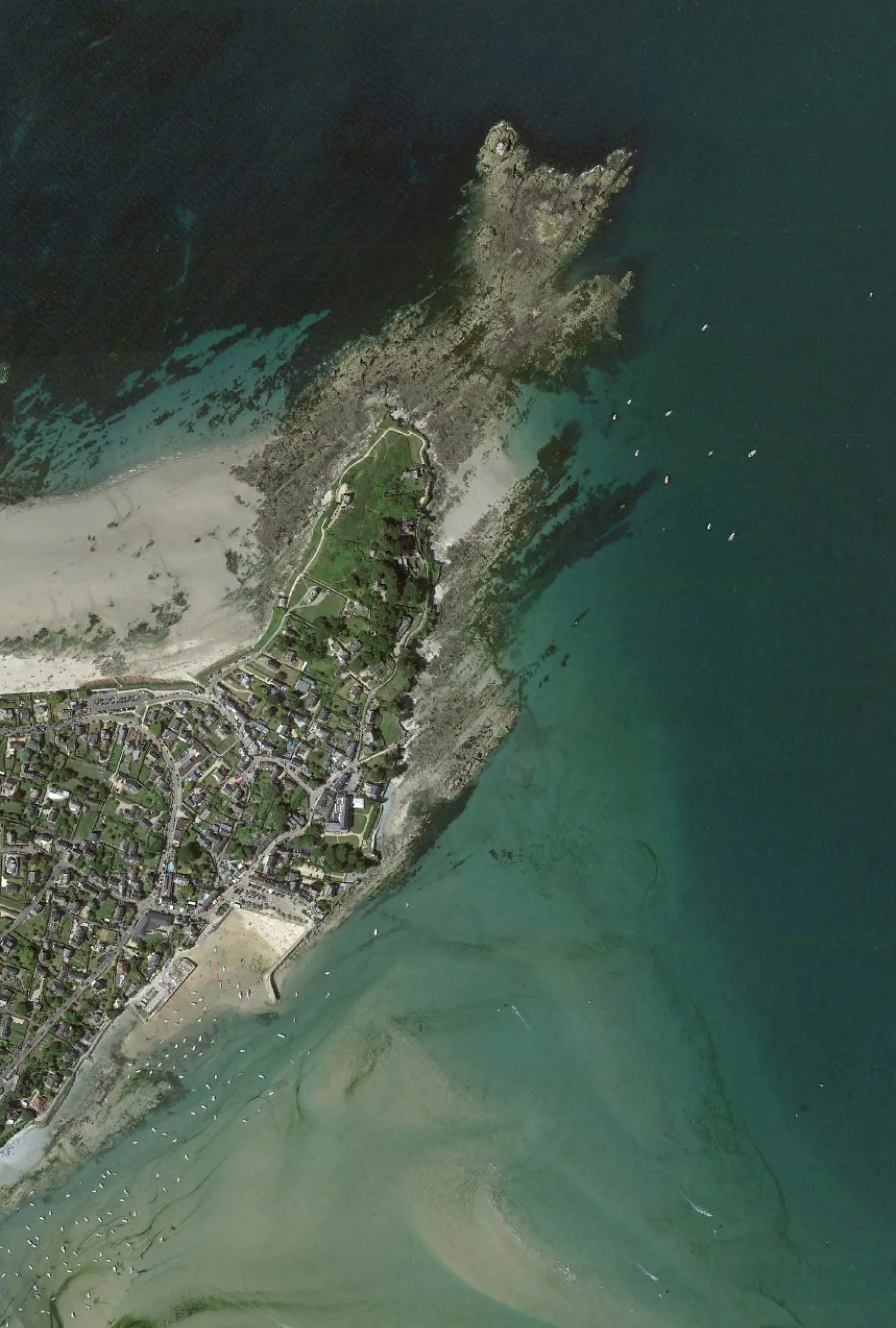 Vue satellite de la pointe et de l'estuaire où se situe la maison